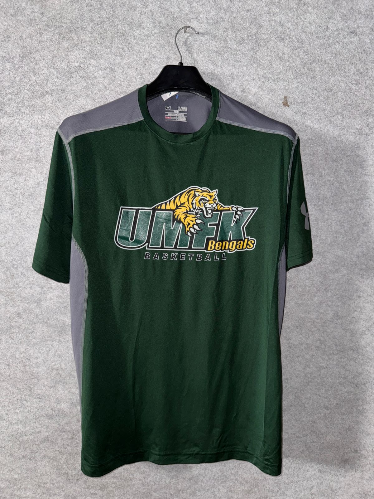Under Amrour Basketball Shirt - XL