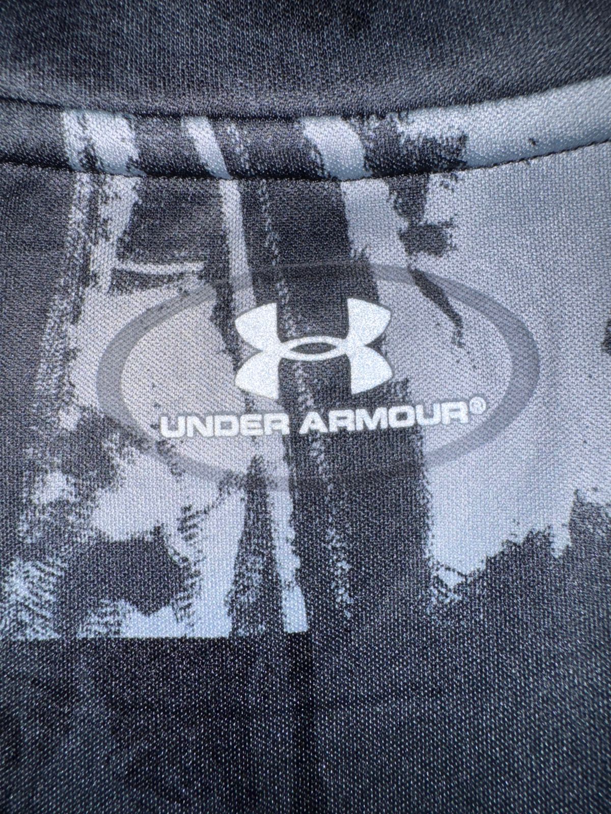 Under Armour Round Neck Tee - Medium