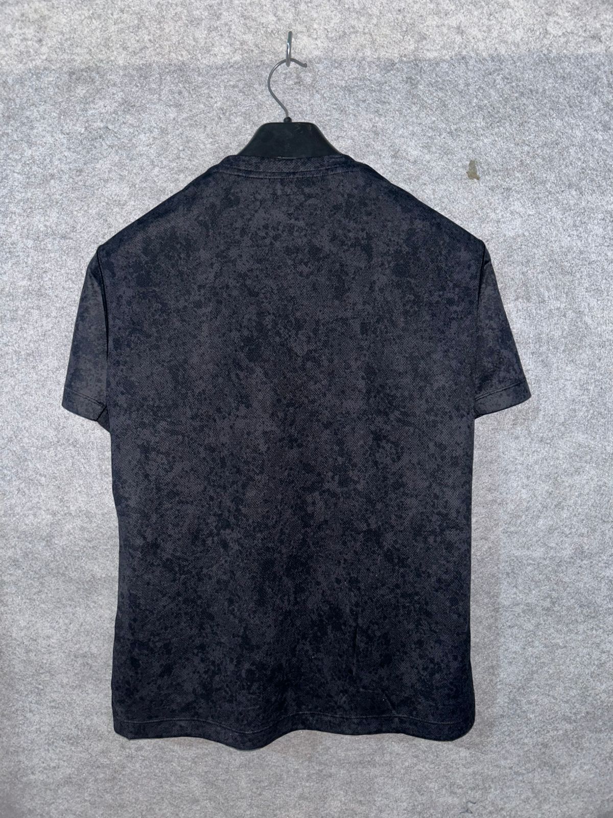 Uniqlo Round Neck - Medium