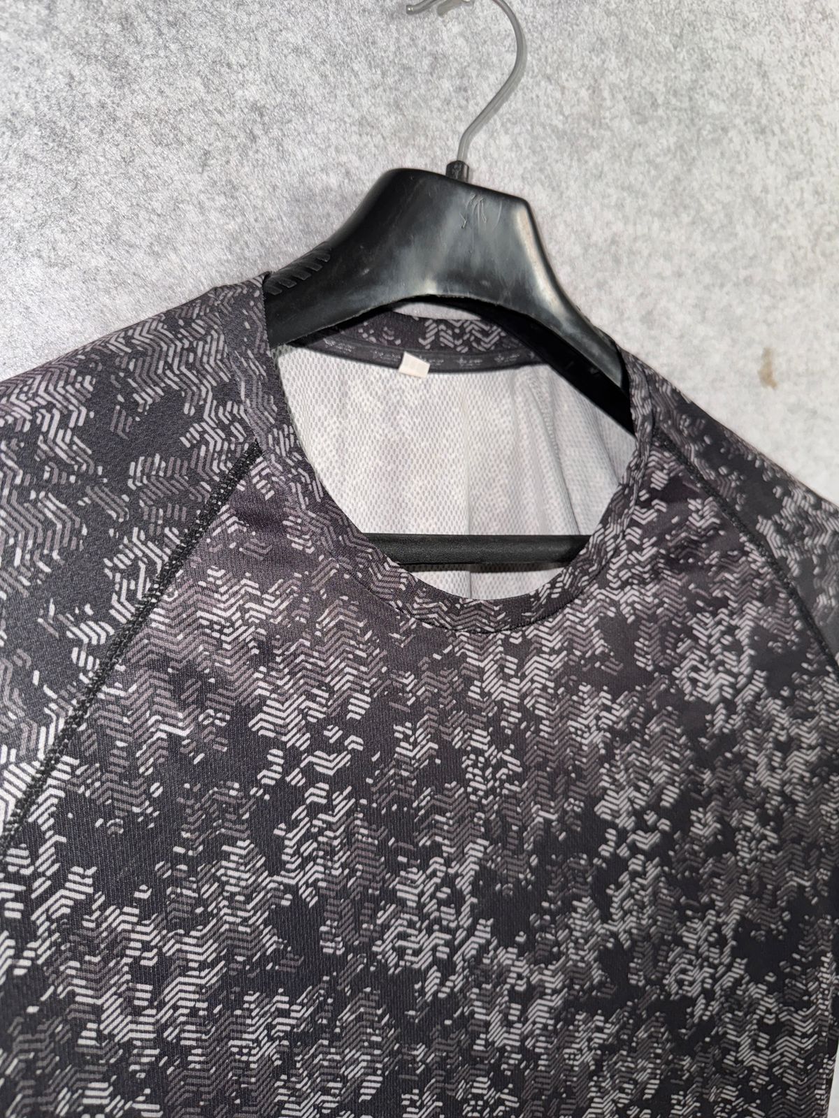 Round Neck Tee - Large