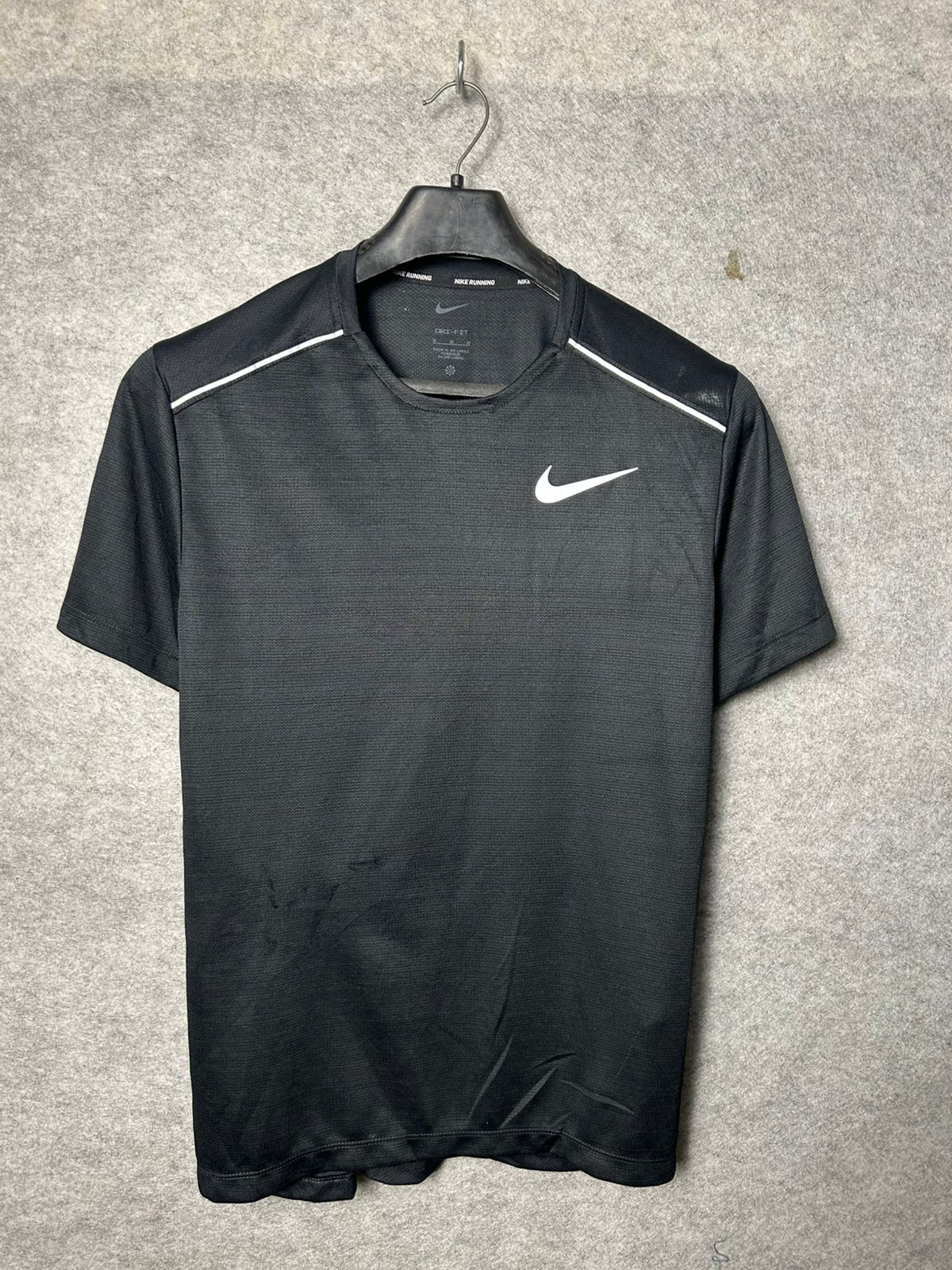 Nike Black Round Neck - Medium