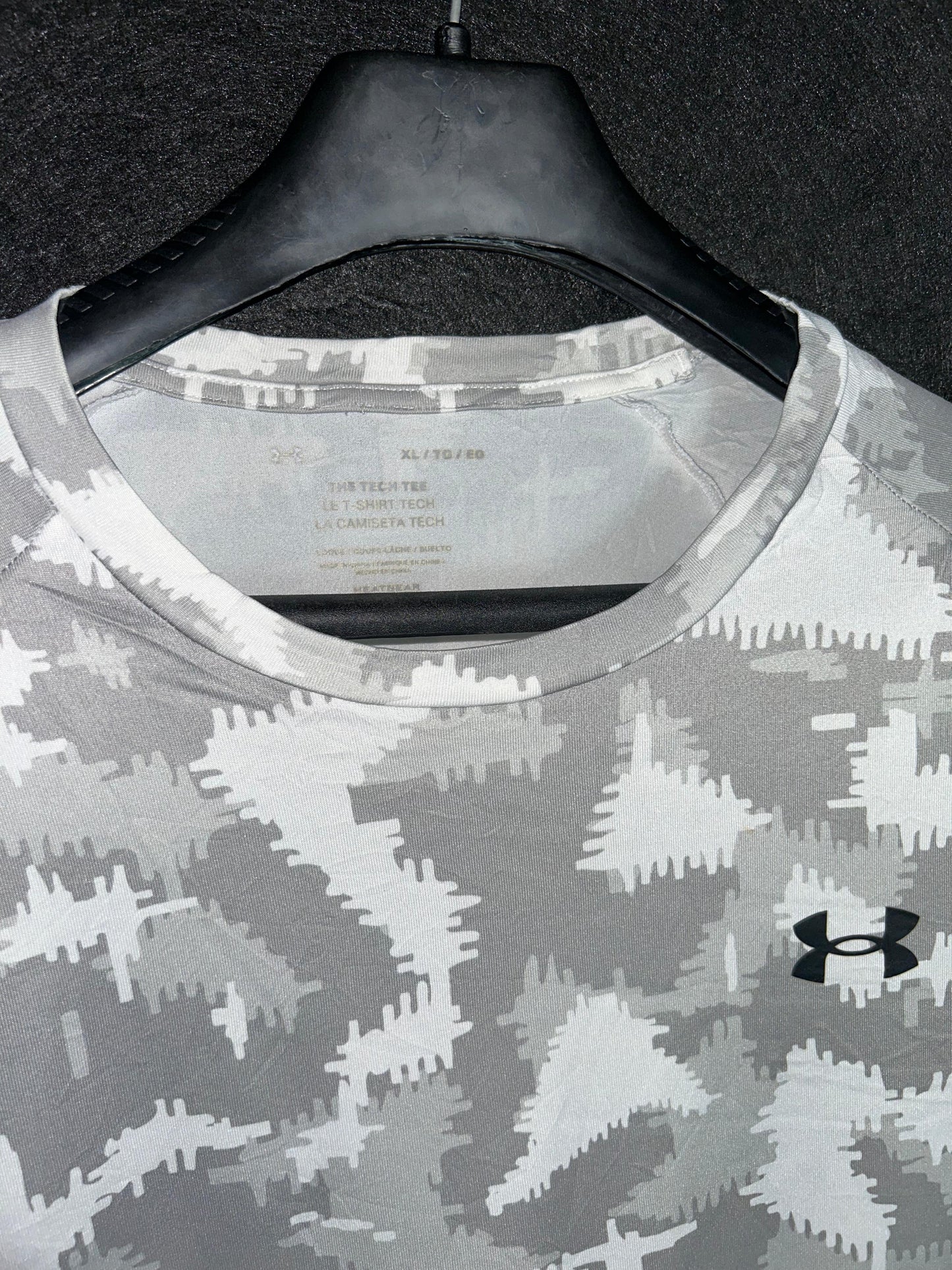 Under Armour Gray textured Tee- XL