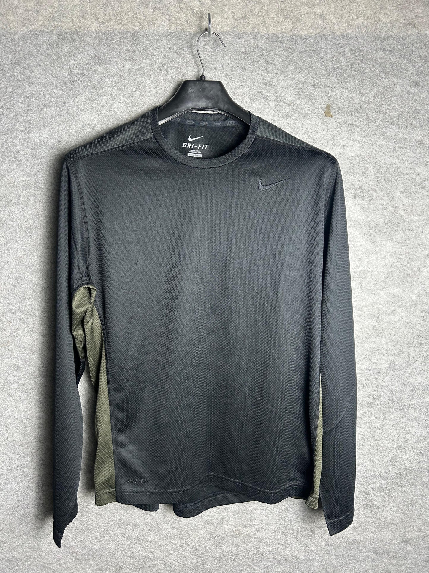 Nike Black & Green Round Neck - XL