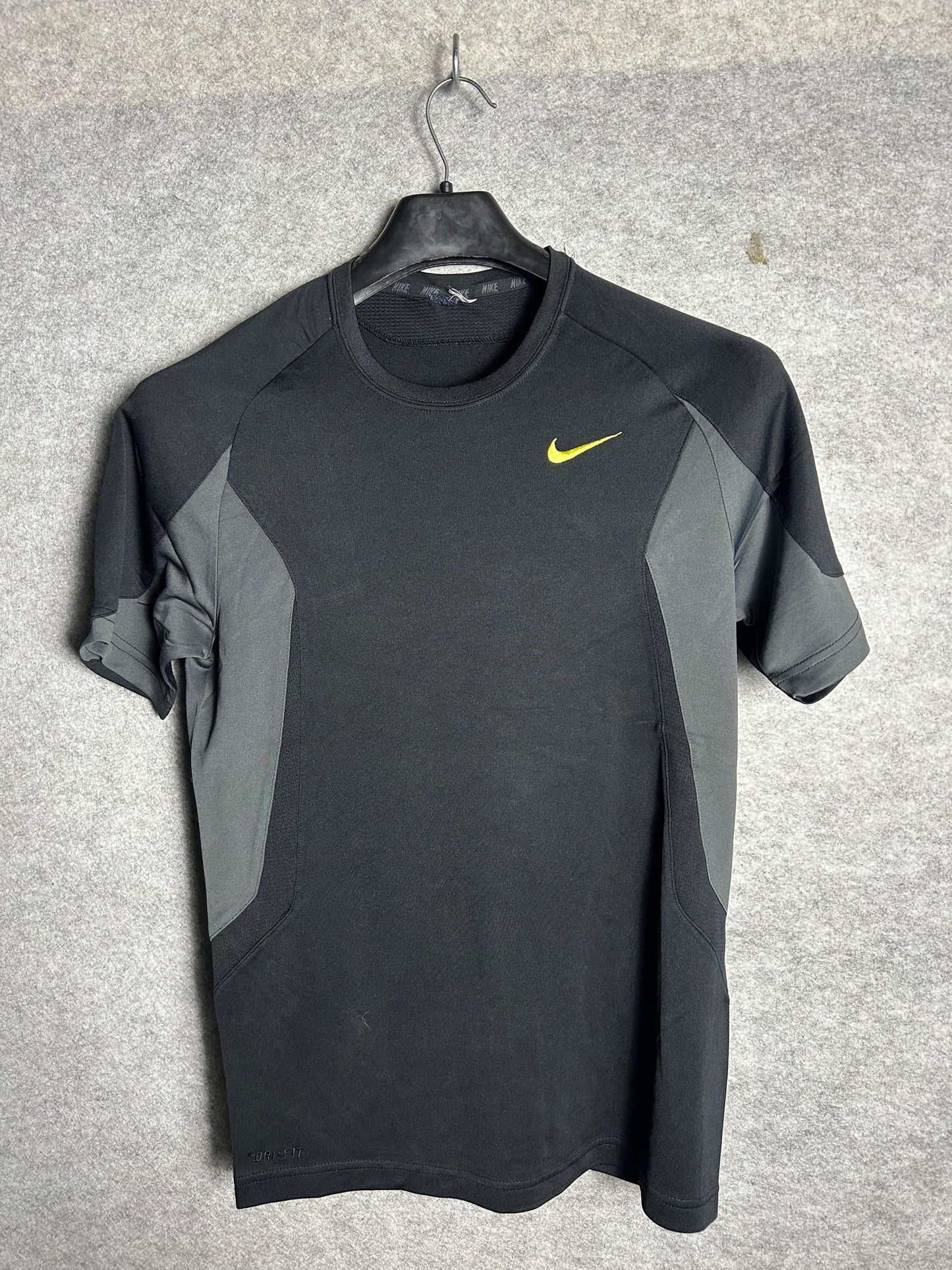 Nike Black Slim-Fit - Medium