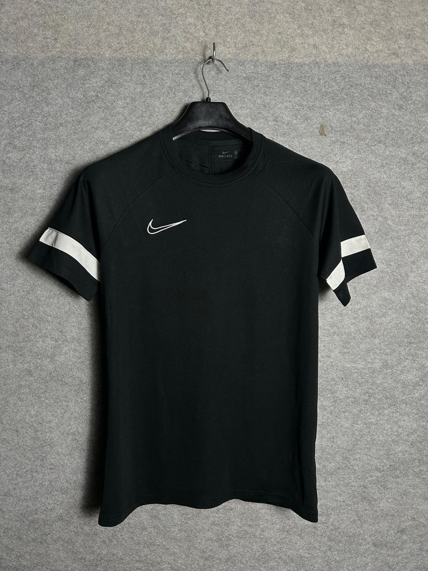 Nike Black & White - Large