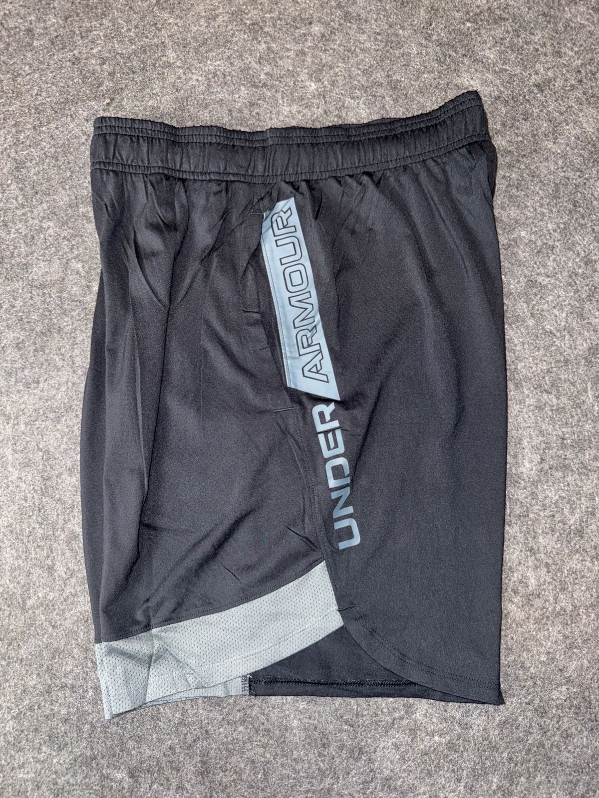 Under Armour Shorts - Medium