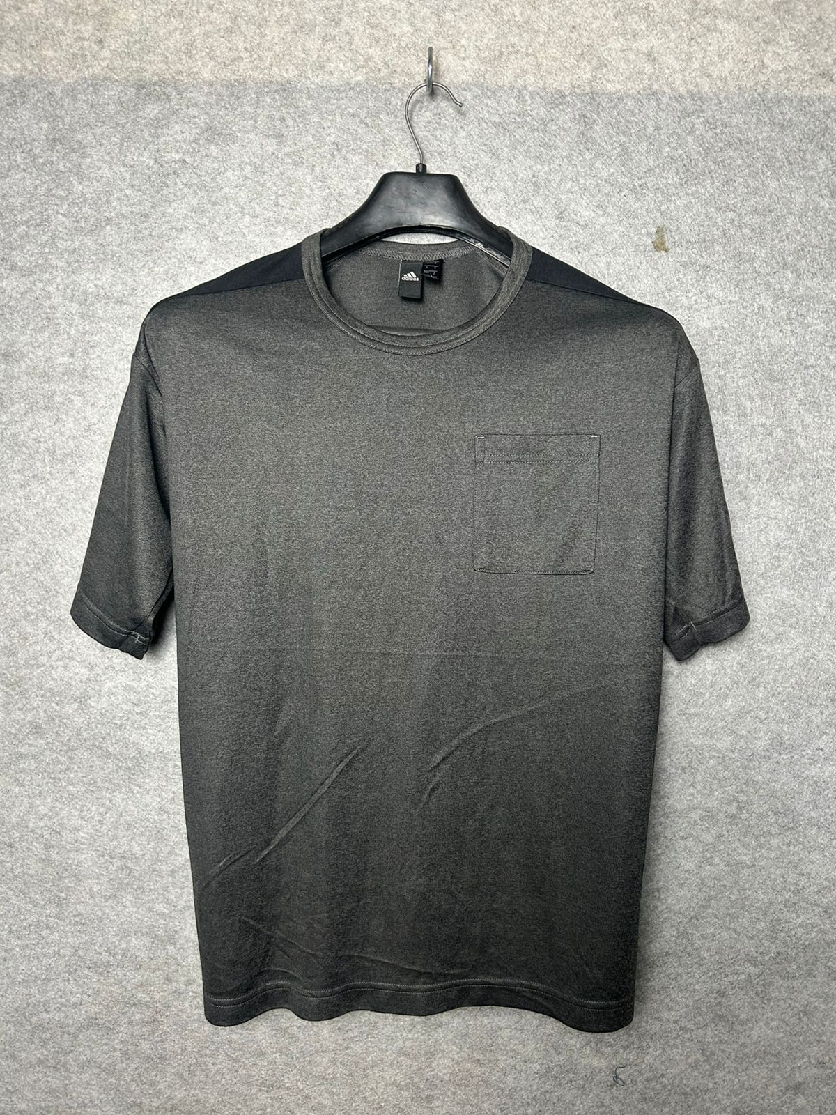 Adidas Pocket Round Neck - Medium