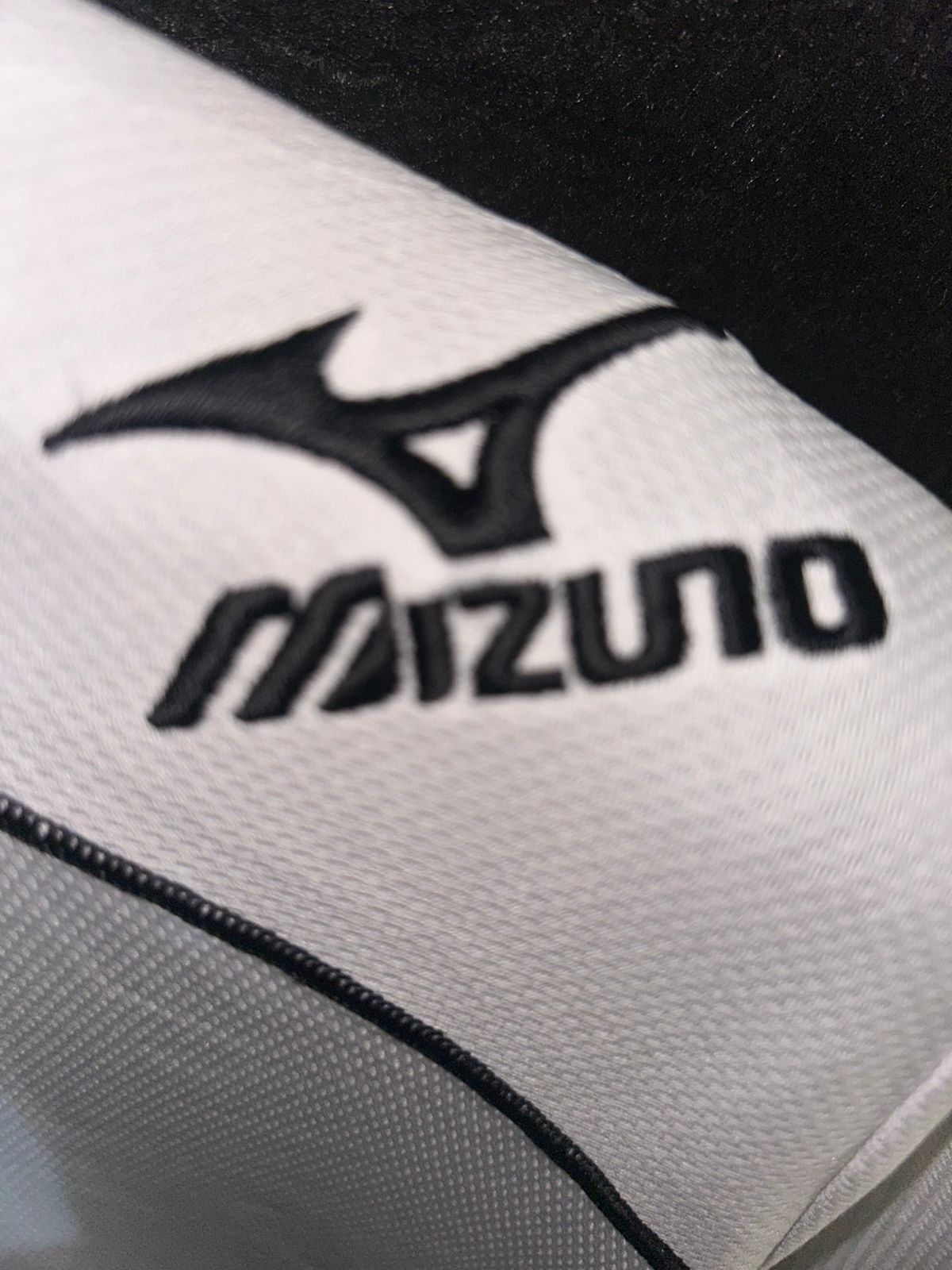Mizuno Round Neck - Large