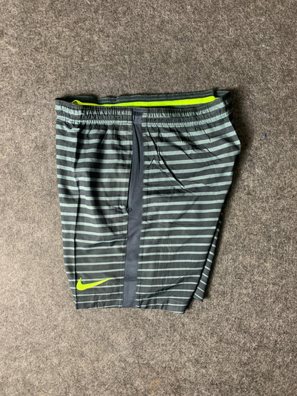 Nike Zip Pocket Shorts - Medium