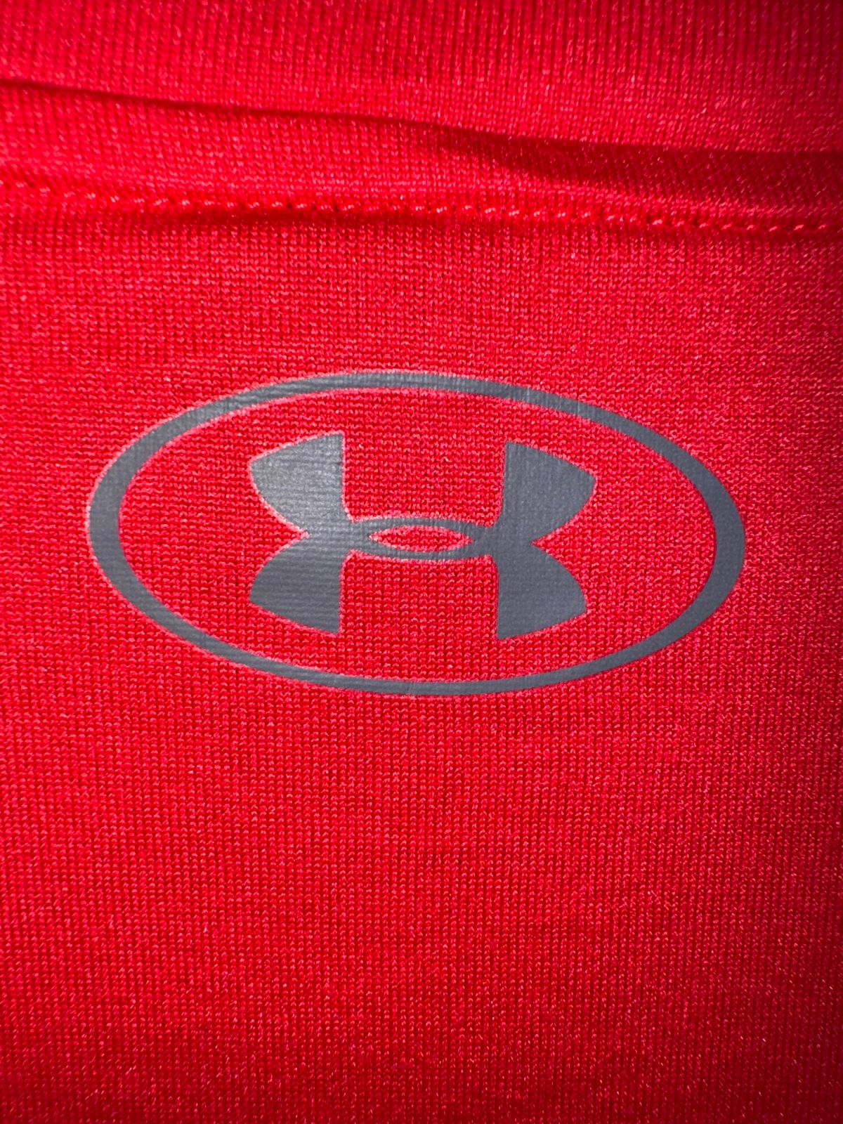 Under Armour Red Round Neck - Large