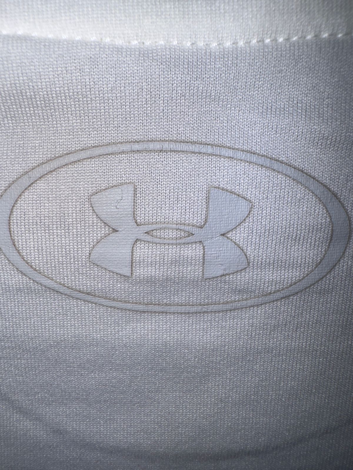 Under Armour Round Neck Shirt - Small
