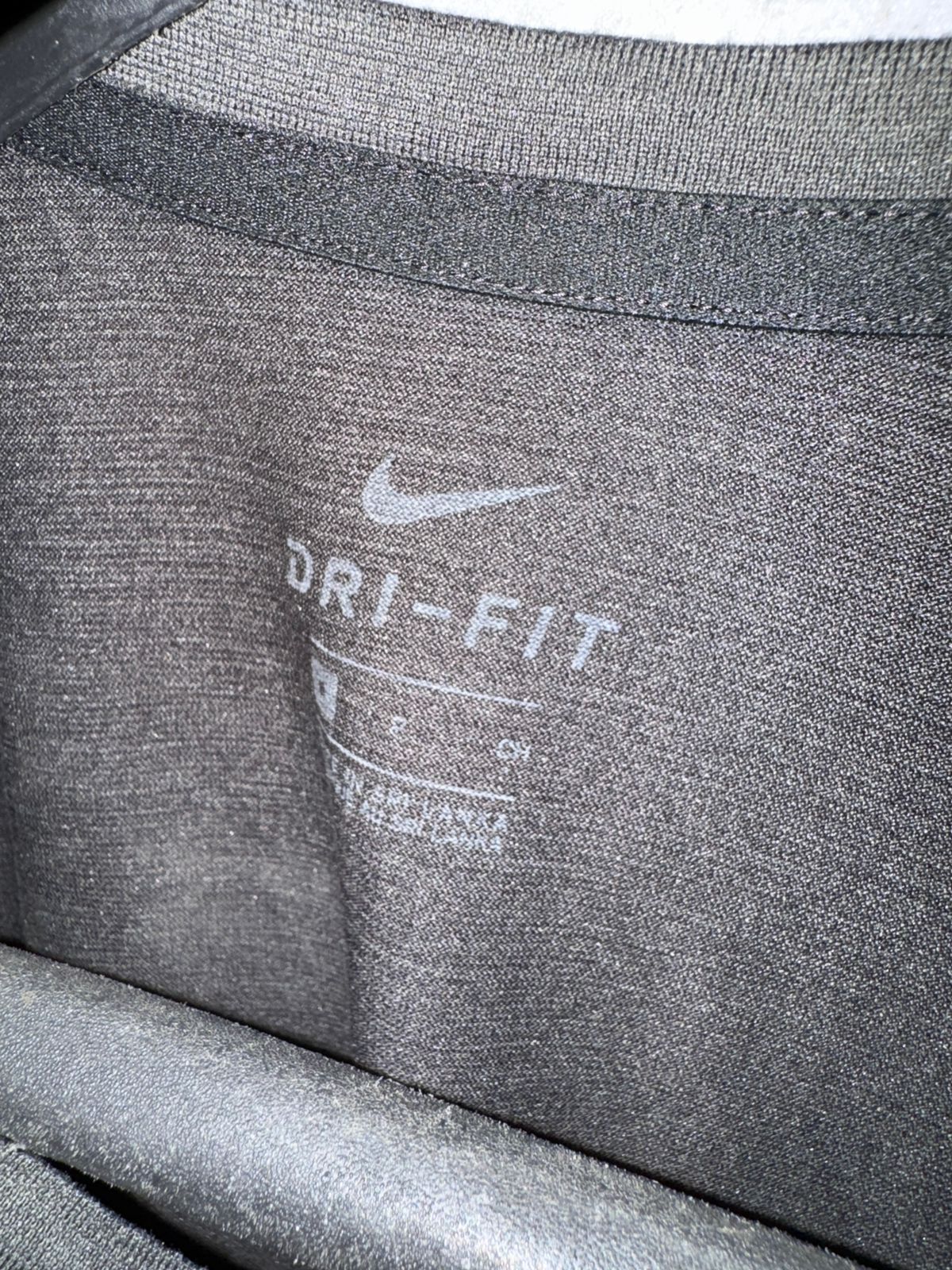 Nike Black Round Neck - Small