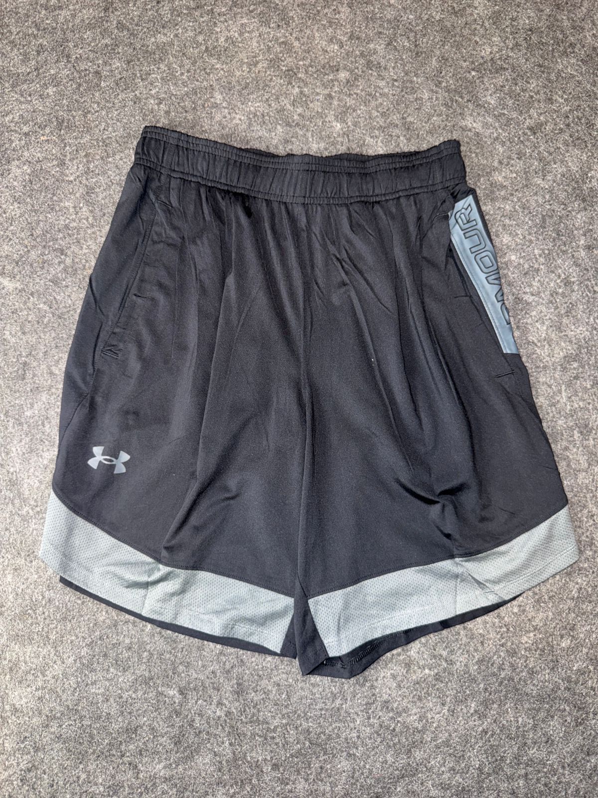 Under Armour Shorts - Medium