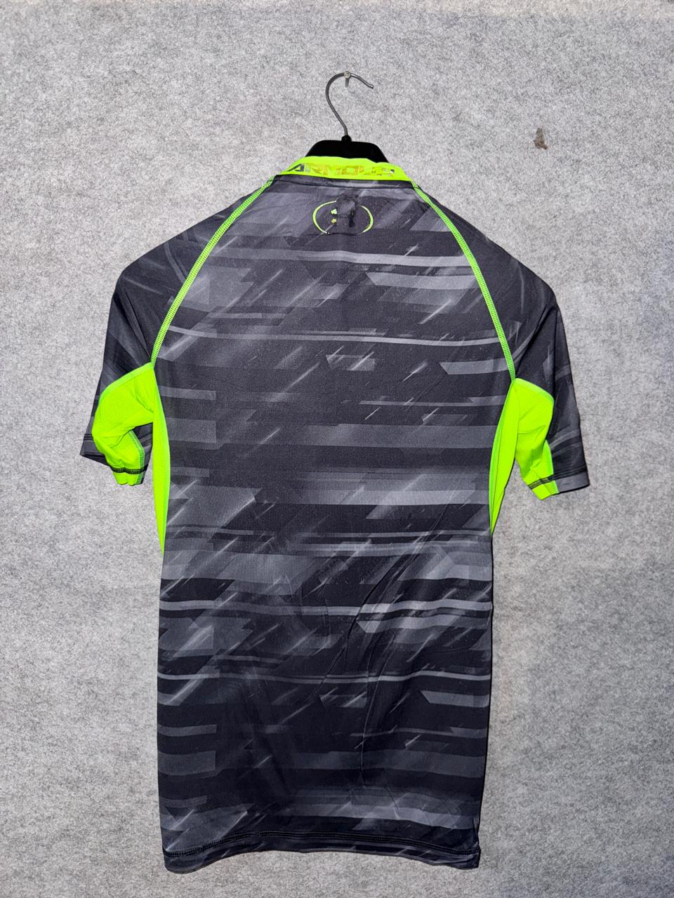 Under Amrour Fitted - Large