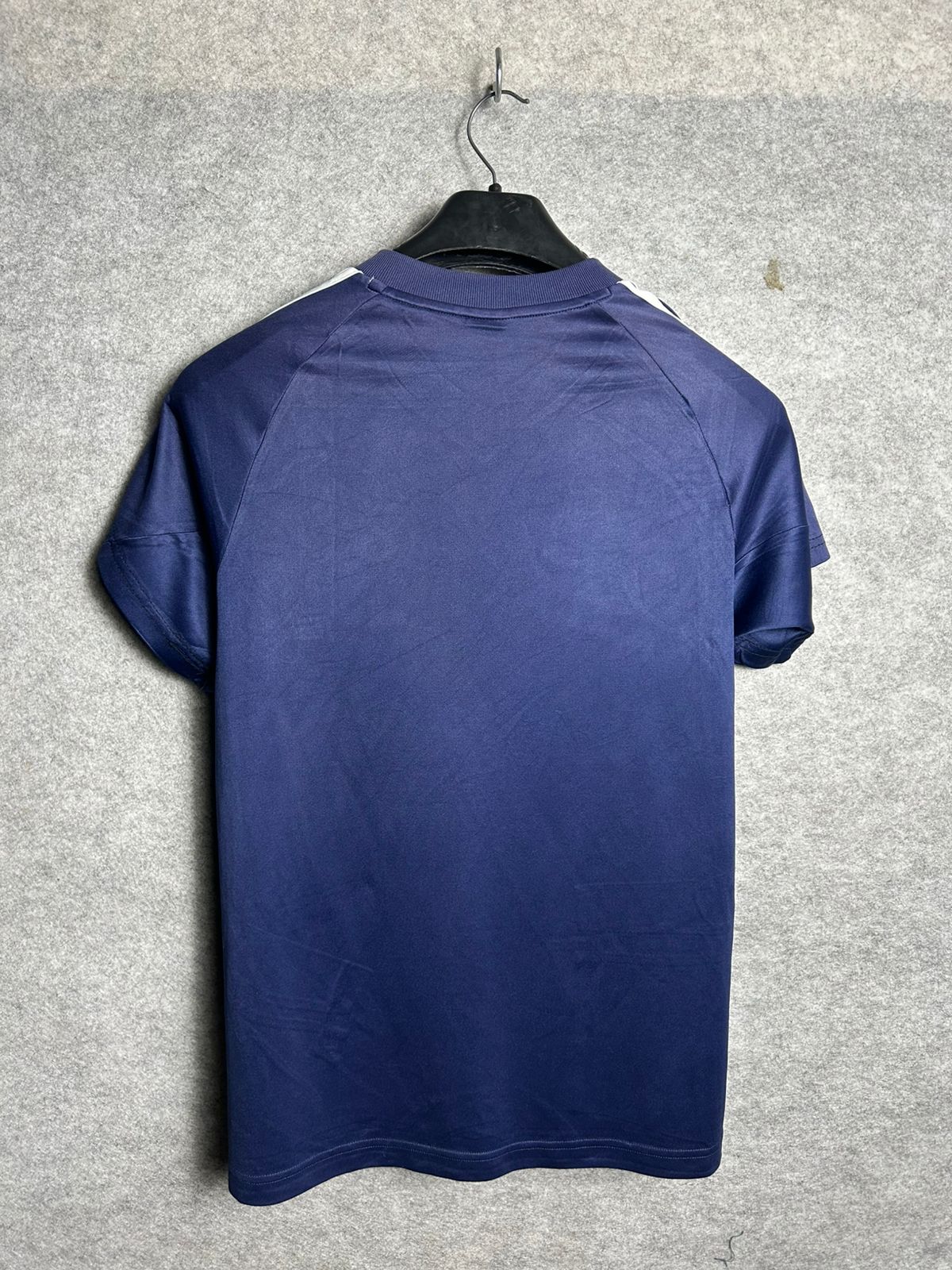 Adidas V Neck - Small