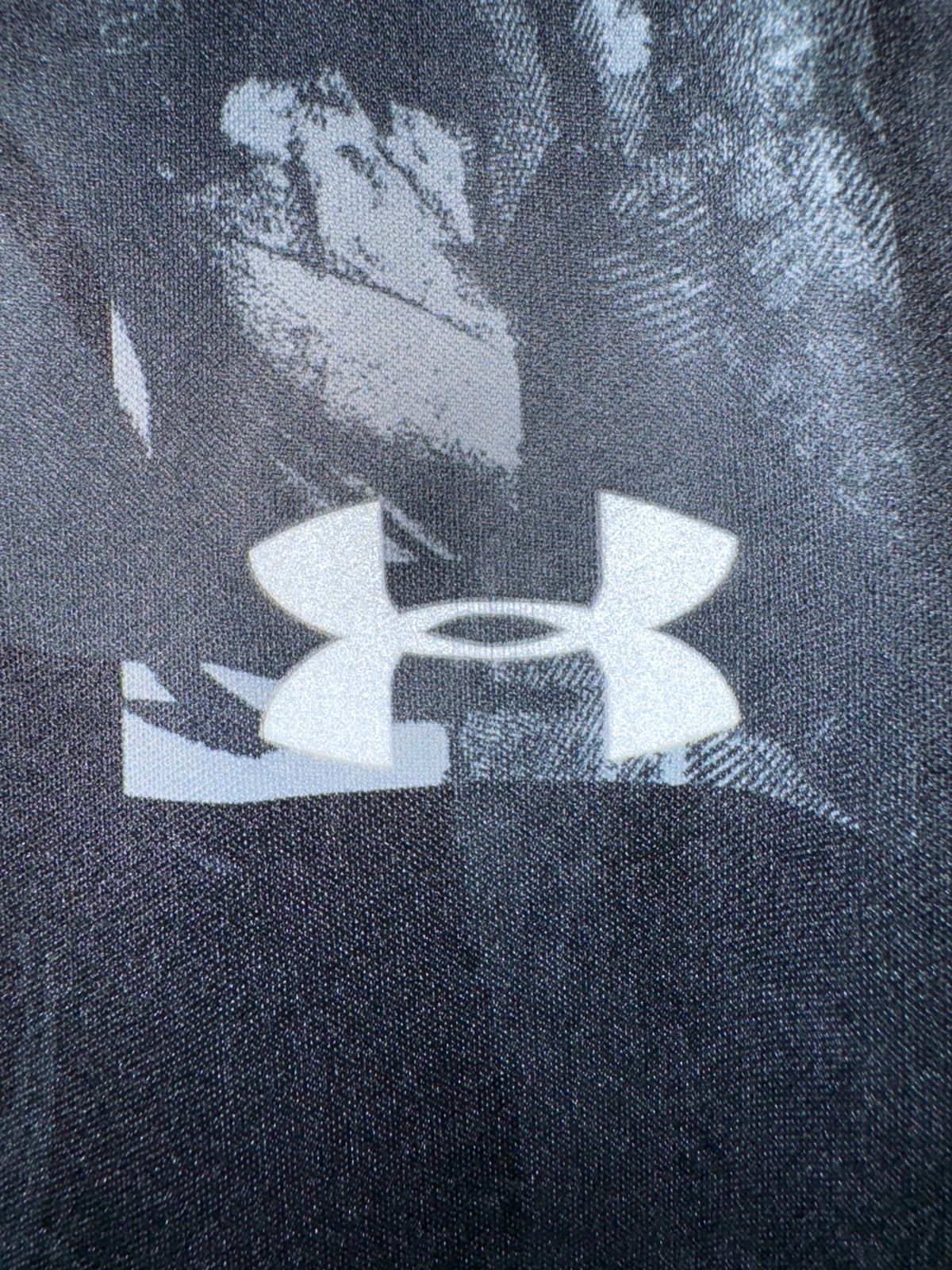 Under Armour Round Neck Tee - Medium