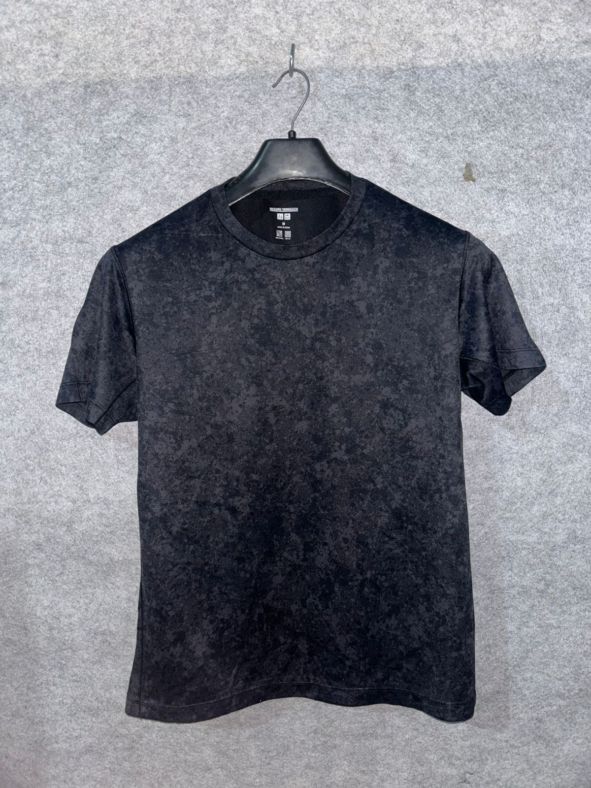 Uniqlo Round Neck - Medium
