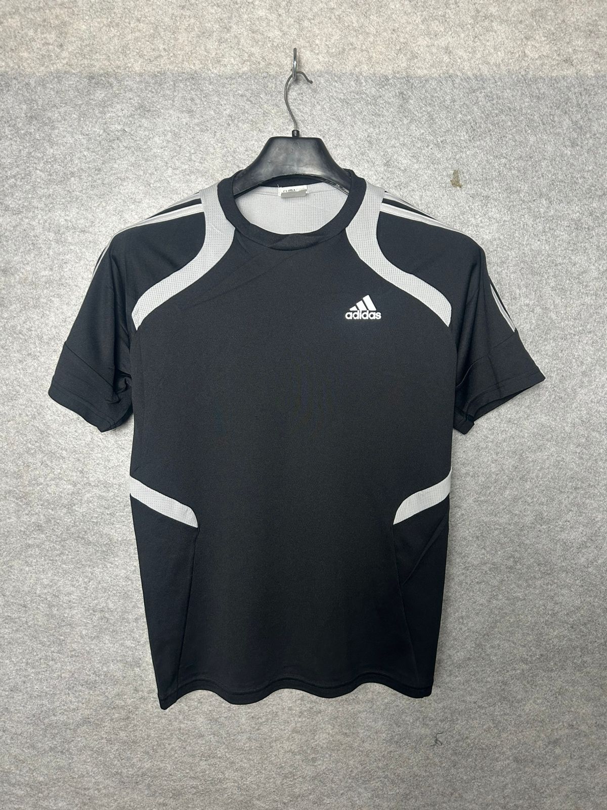 Adidas Round Neck - Large