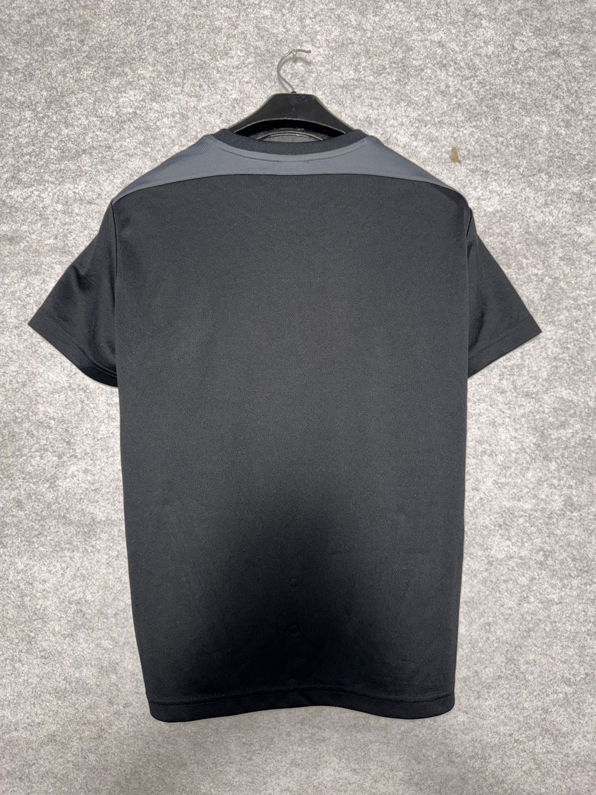 Pre Loved PUMA Black Round Neck Tee - Large