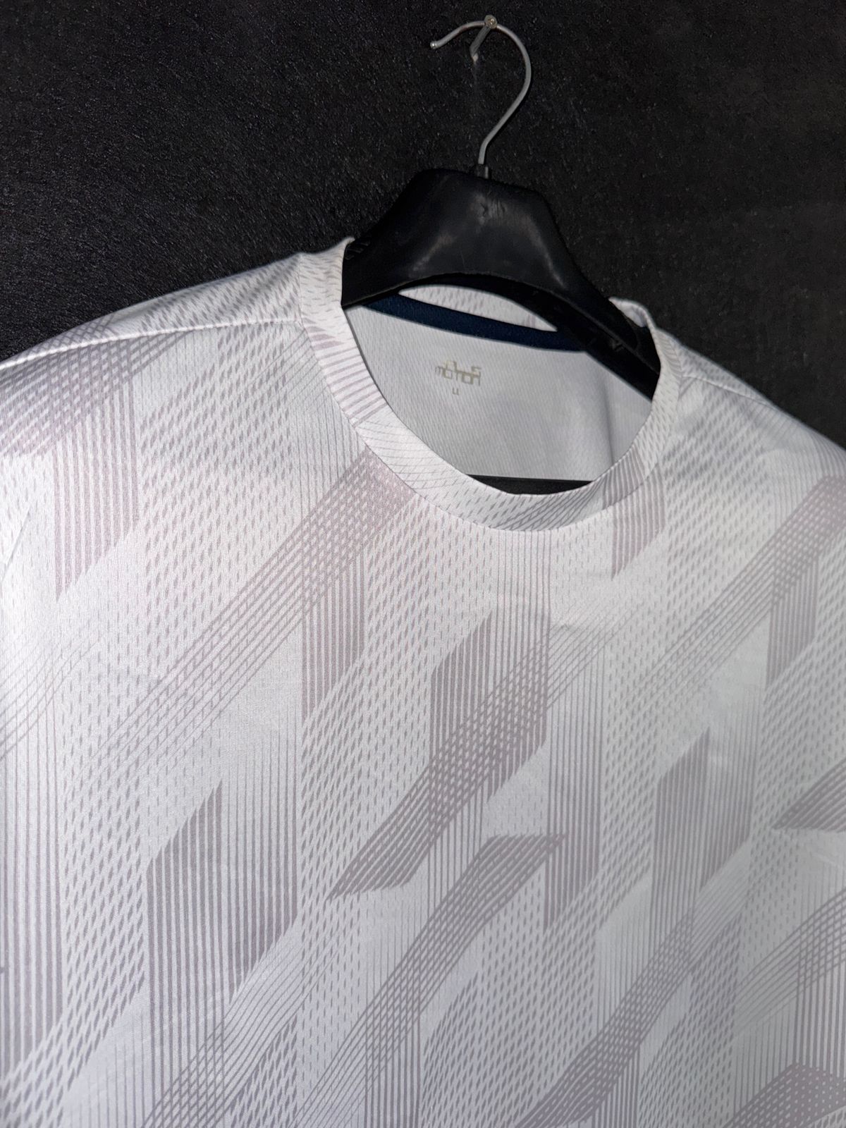 Round Neck Shirt - Large