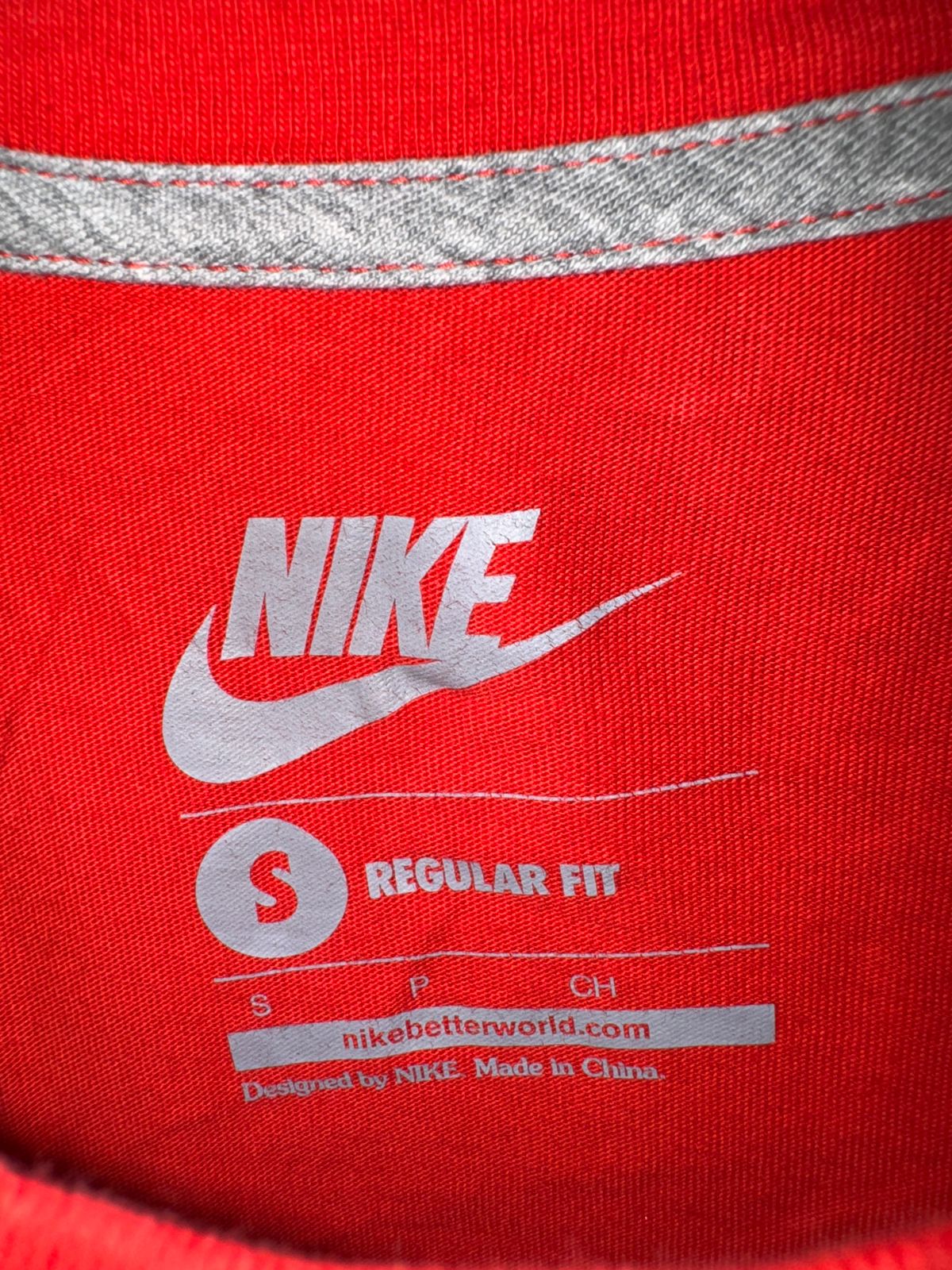 Nike Big Logo Shirt - Small