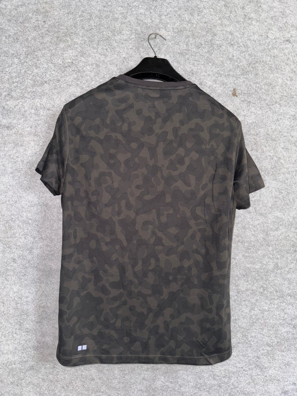 Uniqlo Round Shirt - Large