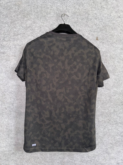 Uniqlo Round Shirt - Large