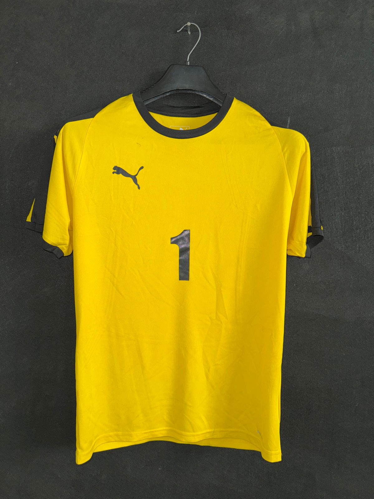Puma Football Shirt - Medium