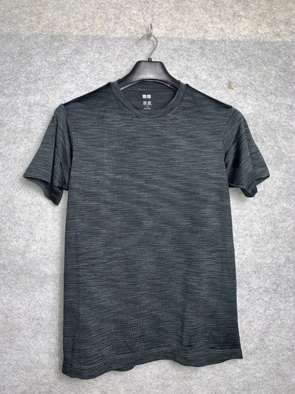 Uniqlo Round Neck - Medium
