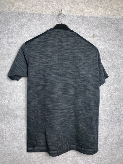 Uniqlo Round Neck - Medium