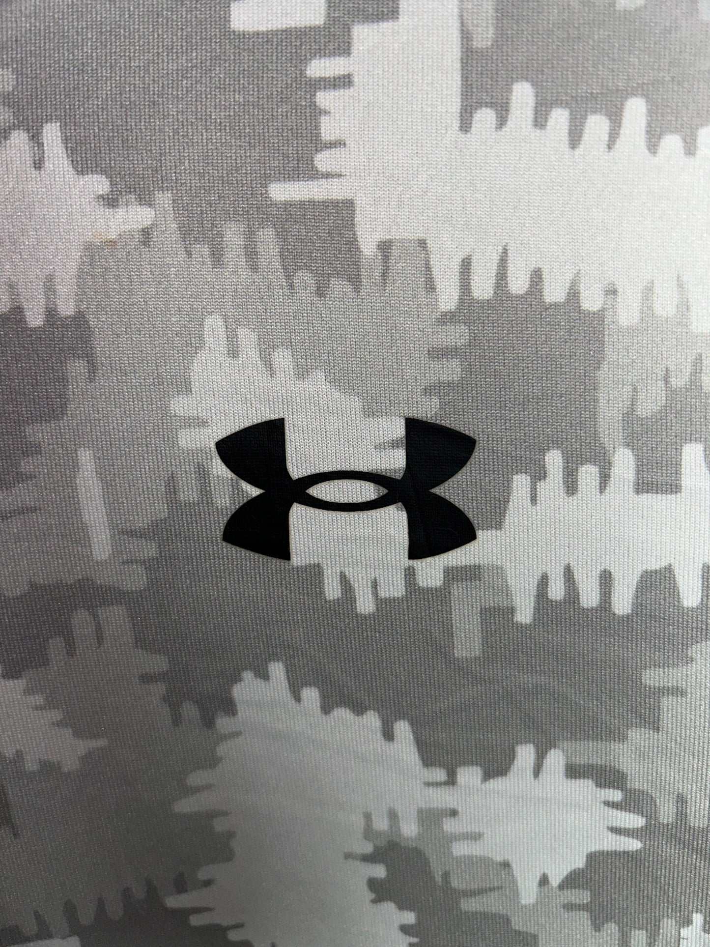 Under Armour Gray textured Tee- XL