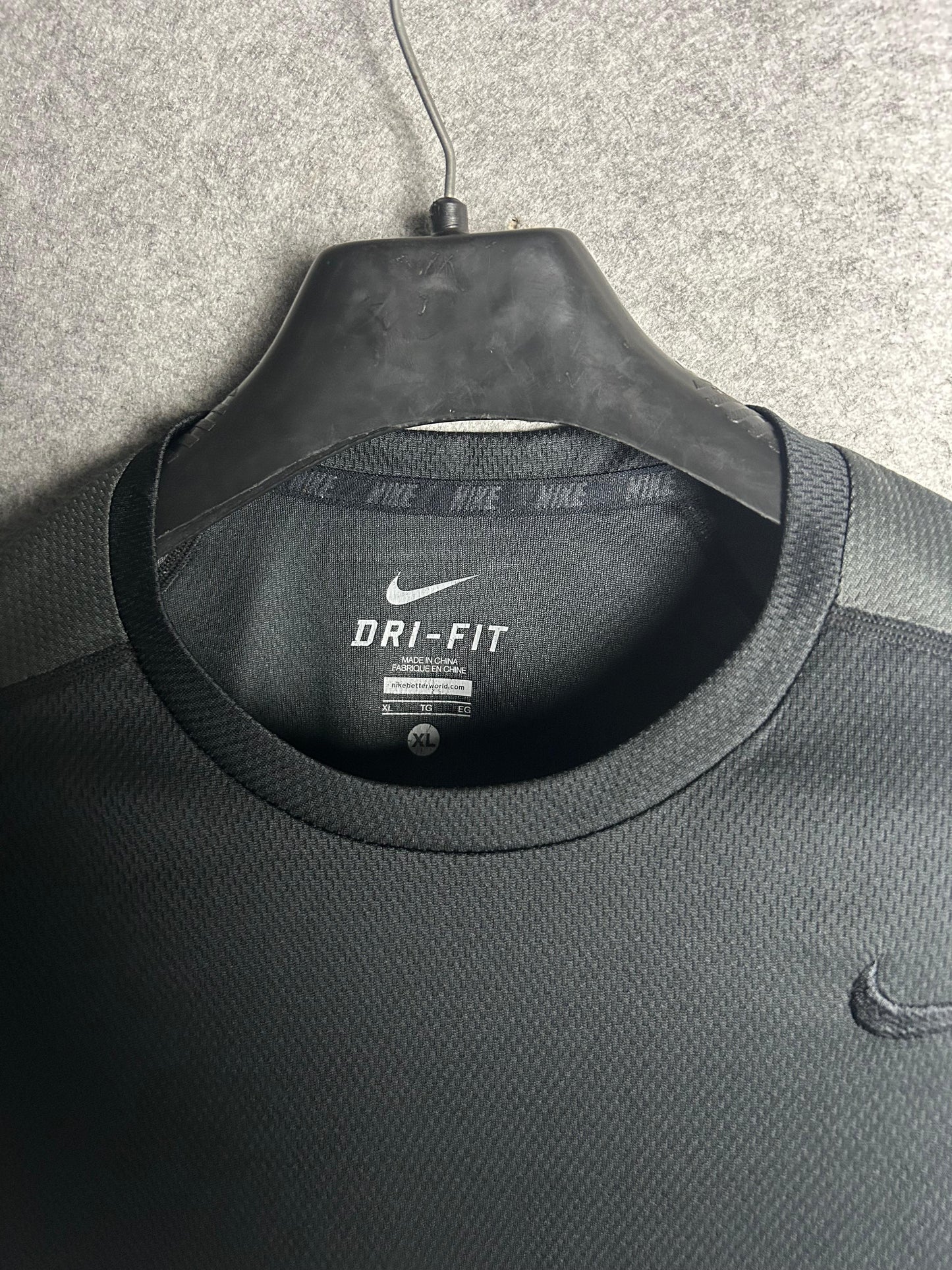 Nike Black & Green Round Neck - XL