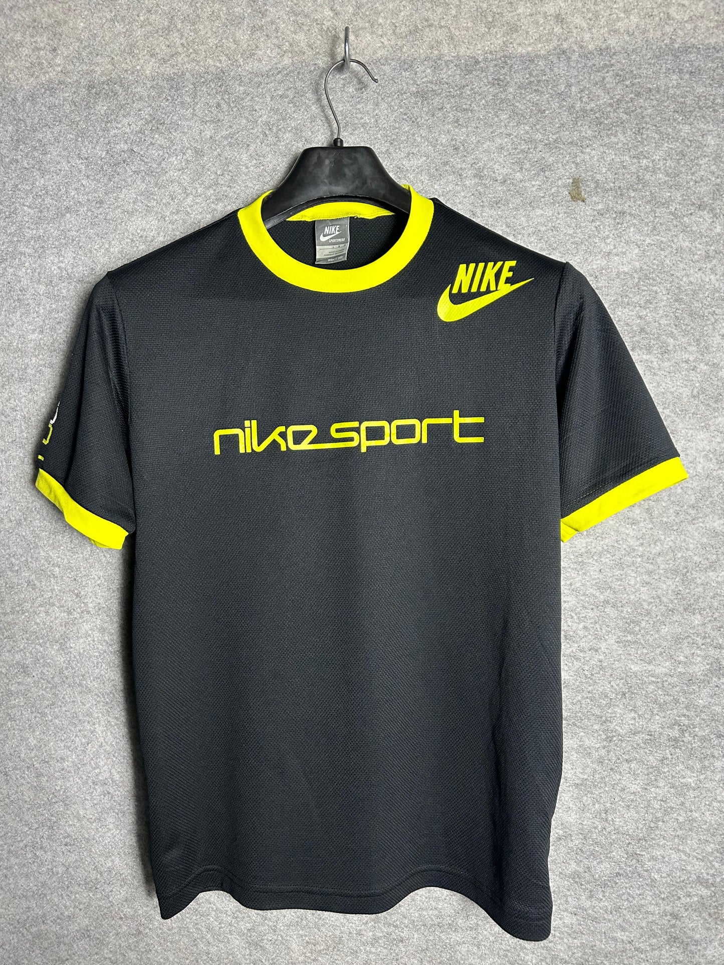 Nike Sport Yellow Logo - Large