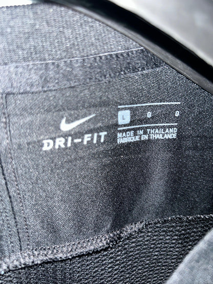 Nike Black & White - Large