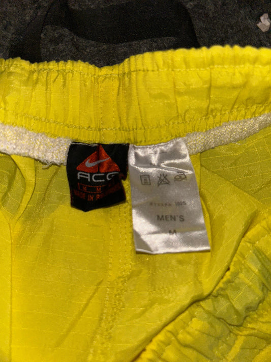 Nike ACG Green Zip Pockets Short - Medium