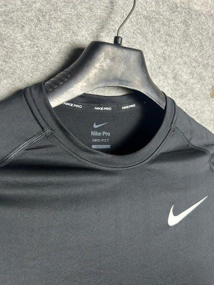 Nike Fit Pro - Medium