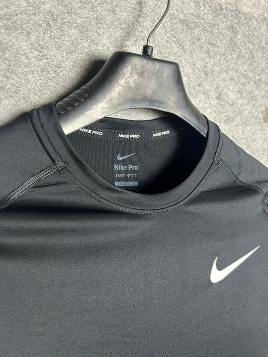 Nike Fit Pro - Medium