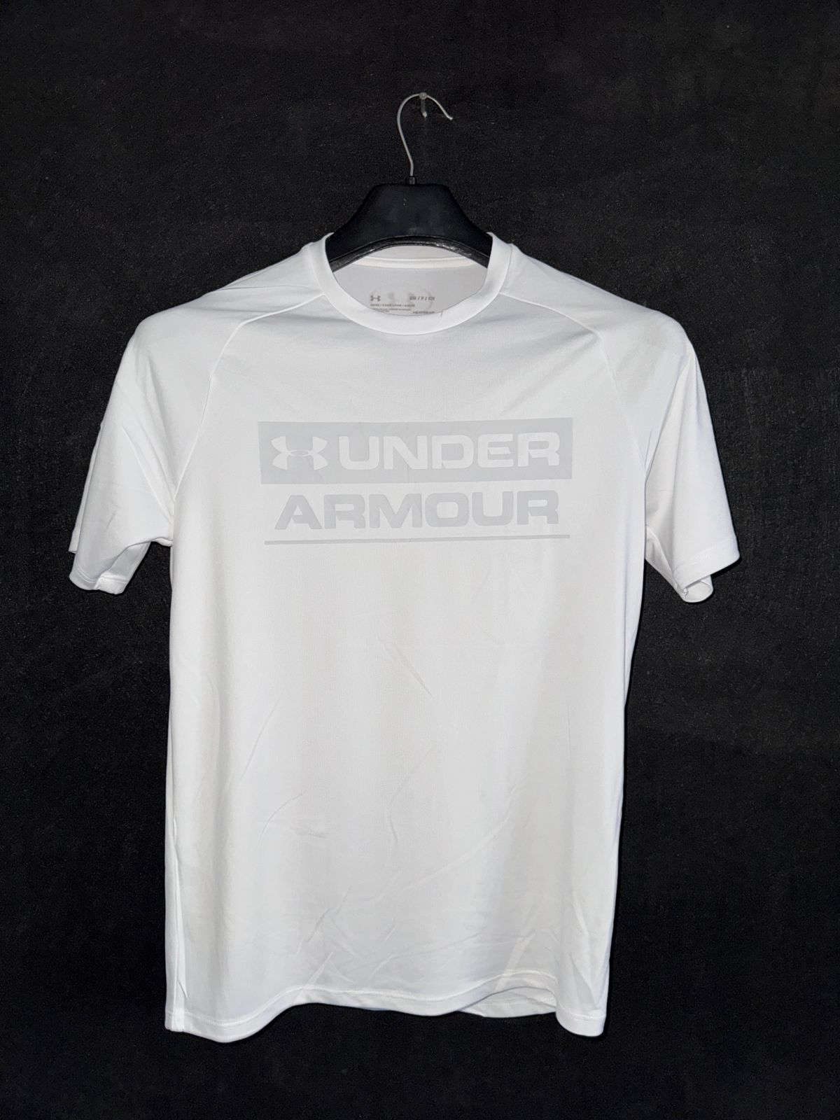 Under Armour Round Neck Shirt - Small