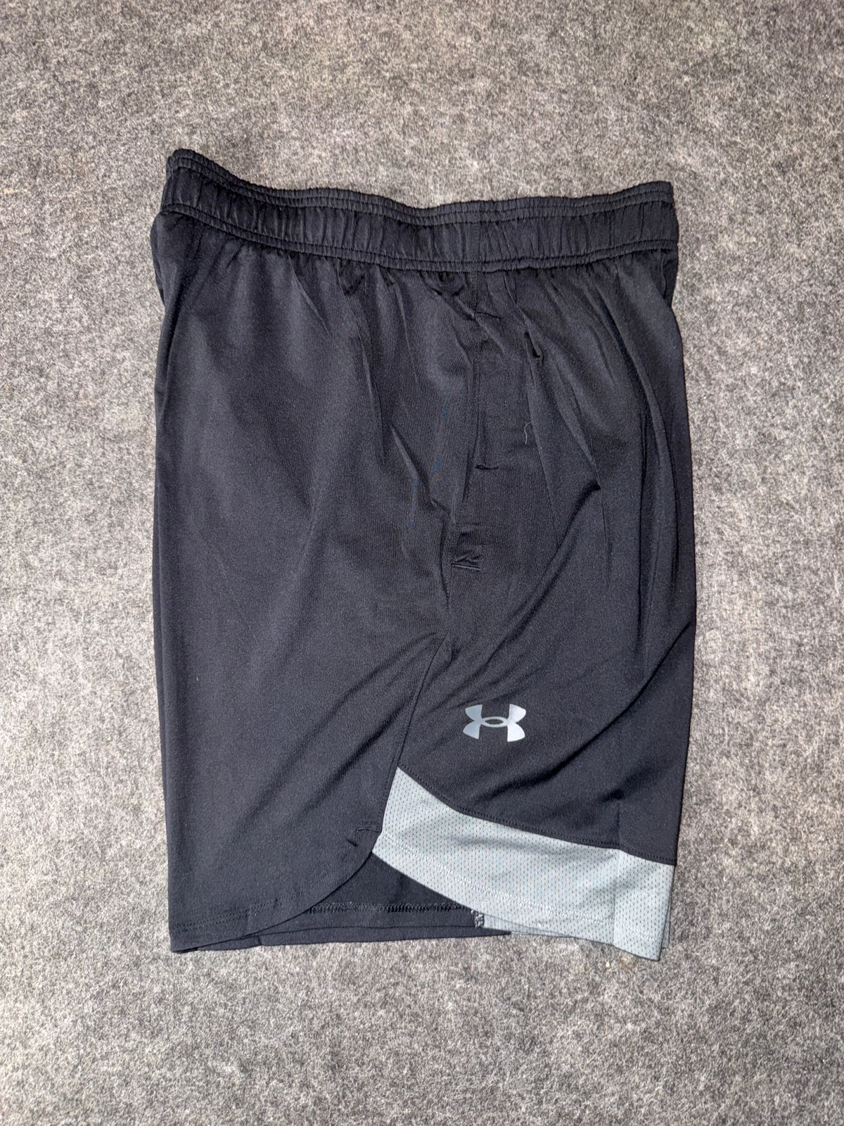 Under Armour Shorts - Medium
