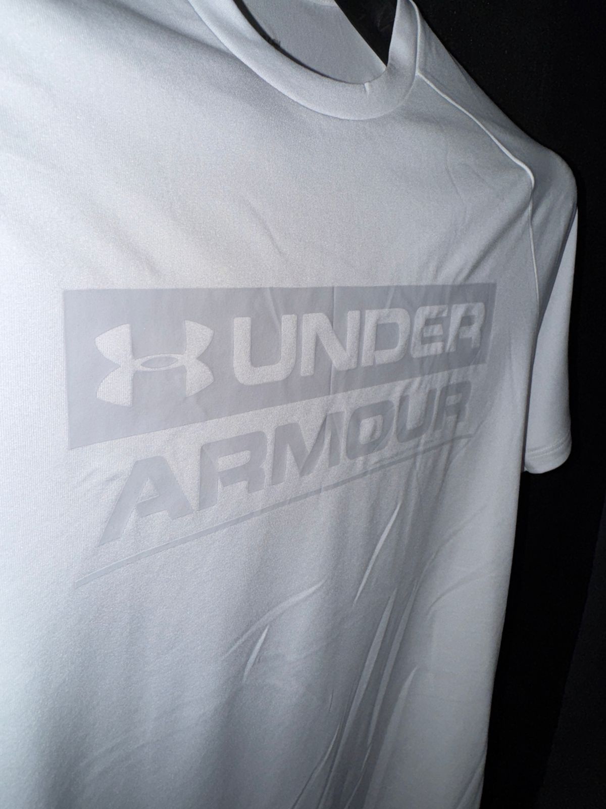 Under Armour Round Neck Shirt - Small