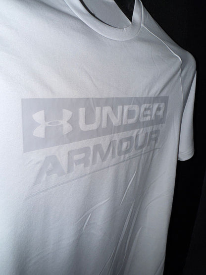 Under Armour Round Neck Shirt - Small